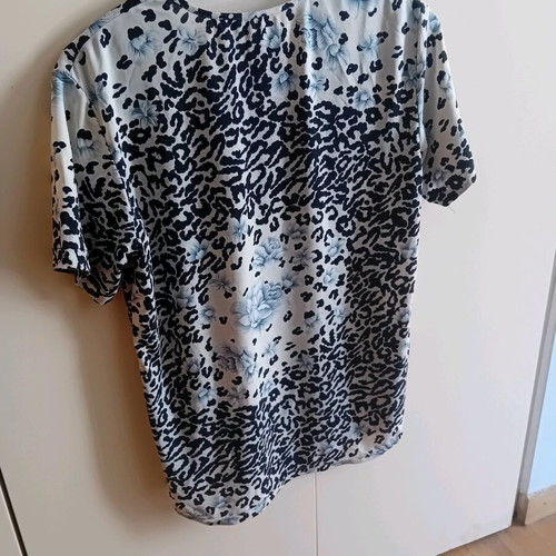 Summer short-sleeve printed blouse like new, size M