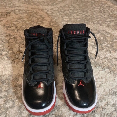 Jordan athletic shoes like new, size 38.5, Nike black and red