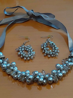 Oriflame jewelry set like new, silver necklace and earrings