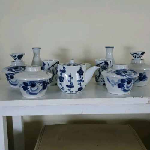 Japanese Tea Ceremony Set like new, hand painted, white and blue