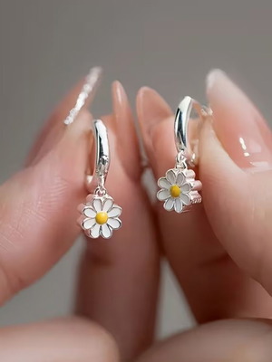Pearl earrings new, delicate and elegant