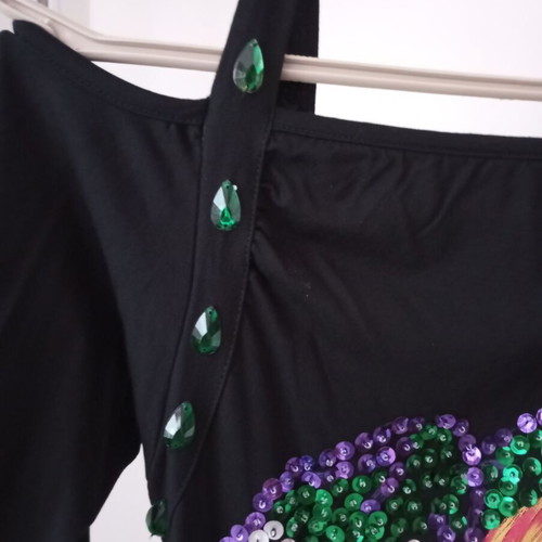 Gift earrings with the Off-Shoulder top / Sequins & Green Stones