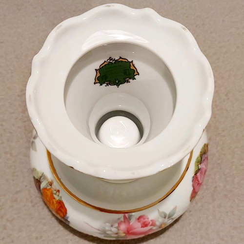 France Royale footed bowl used with 22k gold, 14 cm height and 12 cm width