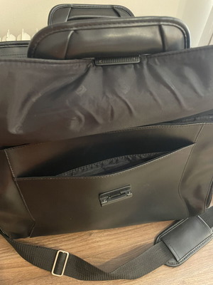 HP Executive Leather Laptop Case 15–17 inch