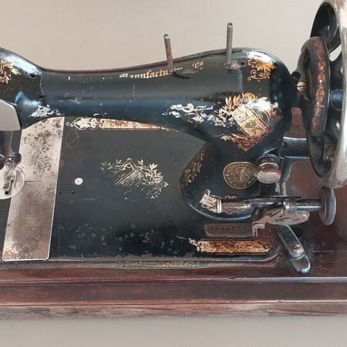 Singer antique sewing machine used, Victorian decoration 1896