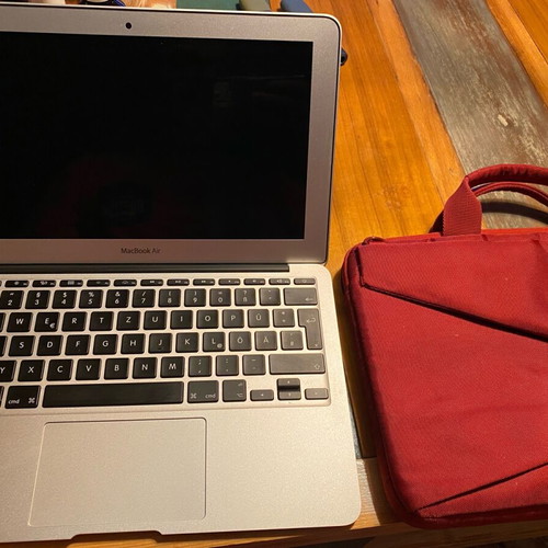 MacBook Air 11’’ mid 2013 like new with case