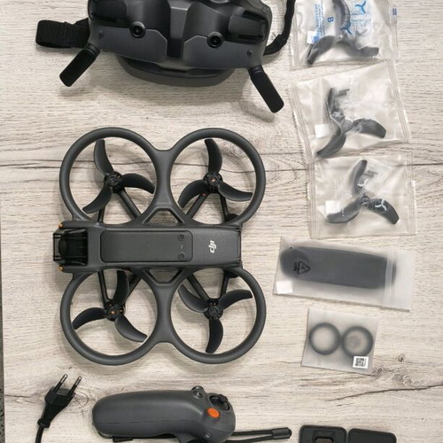 Avata 2 Fly More Combo like new with extra charger and second 256 GB SD card