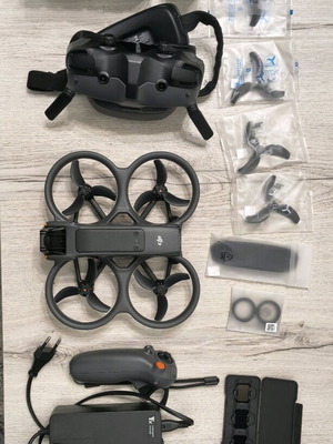 Avata 2 Fly More Combo like new with extra charger and second 256 GB SD card