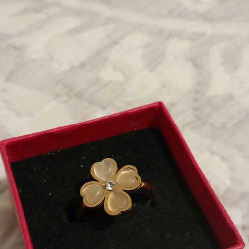 Four-Leaf Clover Ring new, gold color
