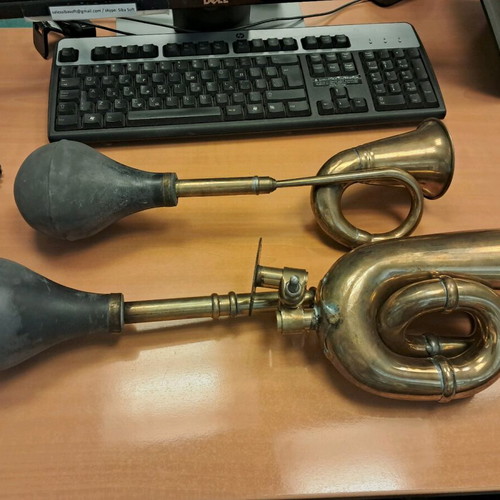 Brass horns like new, set of two, working