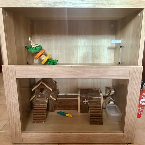 Hamster maisonette like new, wooden with toys