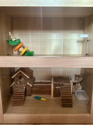 Hamster maisonette like new, wooden with toys