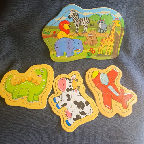 Puzzle like new, set of 4 with animals, dinosaur, cow and airplane