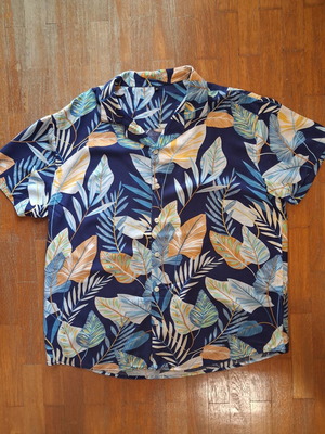 Men's summer shirt multicolor like new, size XL fitting large