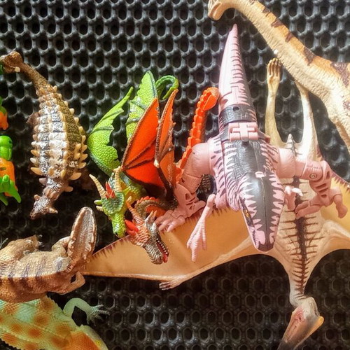 Treasure X Aliens vintage dinosaur and monster miniatures set, 18 pcs