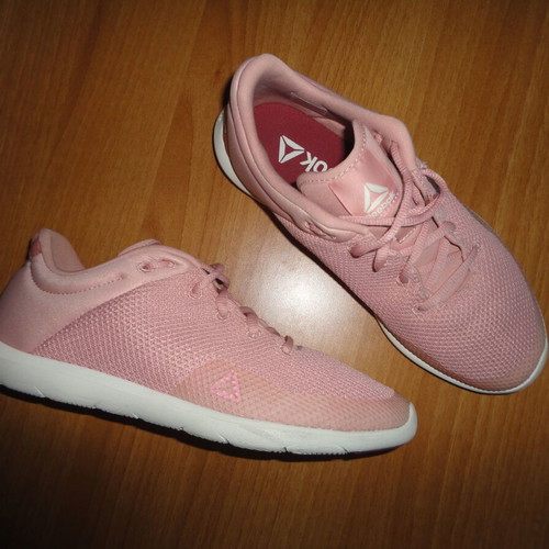Reebok women's sports sneakers size 39 like new, pink
