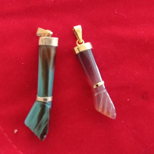 Mano Figa pendants set like new, natural agate stone
