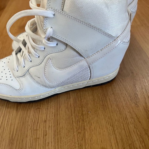 Nike athletic shoes used, size 40, white