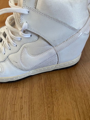 Nike athletic shoes used, size 40, white