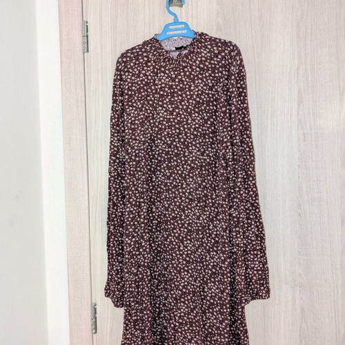 Stradivarius midi dress like new with turtleneck, size M, beige and red