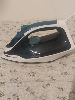 Tefal Express Steam FV2839 iron like new