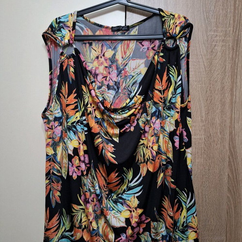 Printed blouse draped front with rings on straps, like new, Fashion Plus
