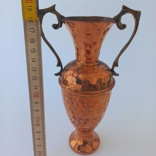 Set of 2 old copper amphorae like new, handmade with bronze handles