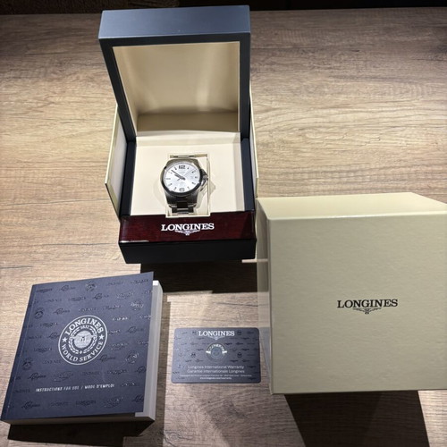 Longines Conquest Quartz 44mm like new, silver men's watch