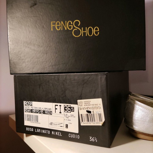 Feng Shoe silver leather ballerinas used with black camellia, size 36.5