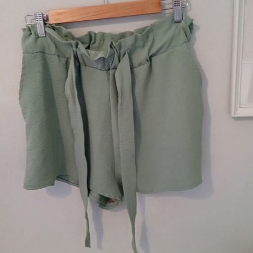 Khaki shorts like new, size L, comfortable and airy