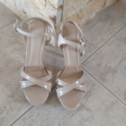 Beige sandals used, size 36, in excellent condition