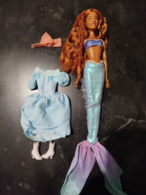 Κούκλα Disney Store Ariel Live Action σαν καινούργια