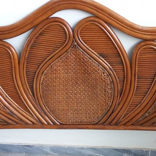 Bamboo headboard like new, solid, height 1.10m, width 1.95m