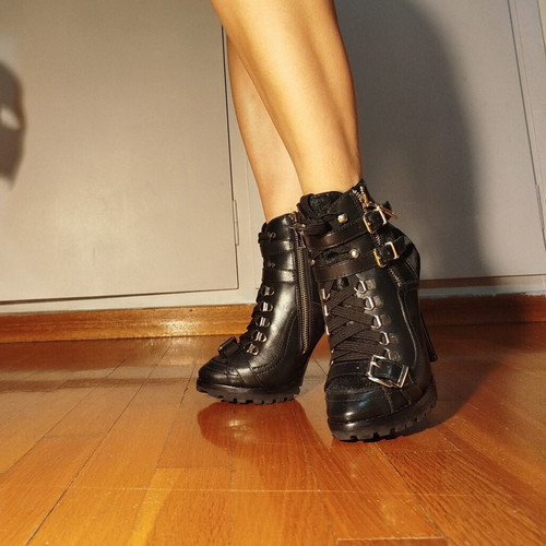 Schutz Black Leather High-Heeled Ankle Boots like new, size 37
