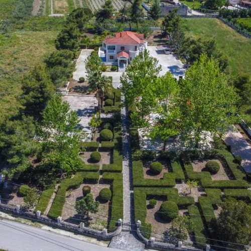 Βίλα στην Ζάκυνθο 310 τμ με πισίνα, κήπο και 6 υπνοδωμάτια