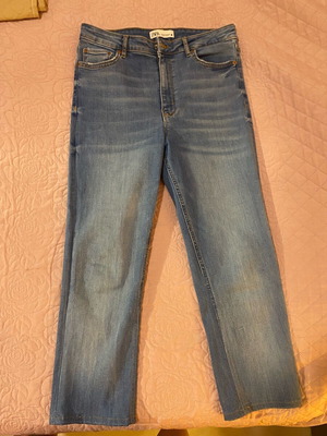 Zara capri jeans like new, size 40, blue