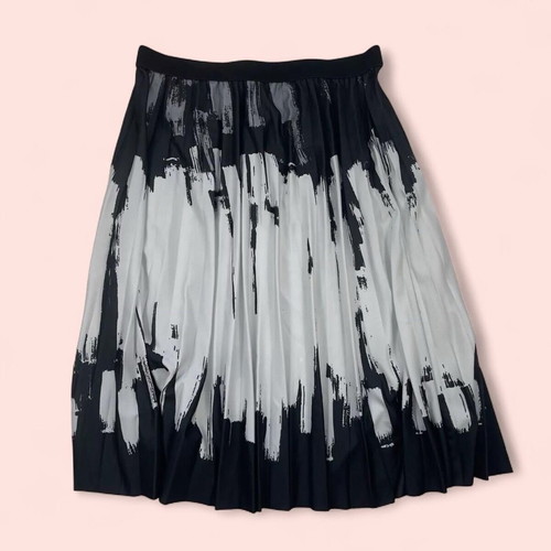 Two Tone Pleated Skirt Black White Flare Size M like new