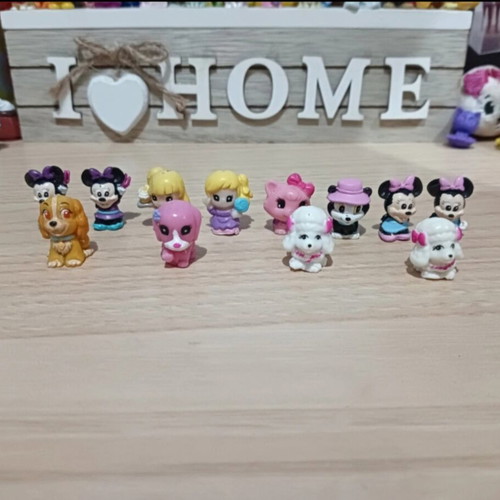 Squinkies figures Disney and Barbie like new
