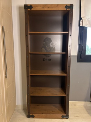 Cilek Limited Edition Pirate Bookshelf like new with 5 shelves