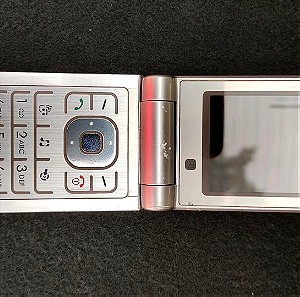 Sharp 770SH κινητό τηλέφωνο