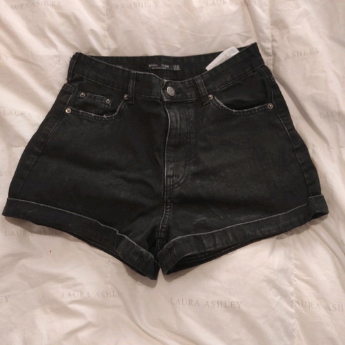 High-waisted shorts used, size 38