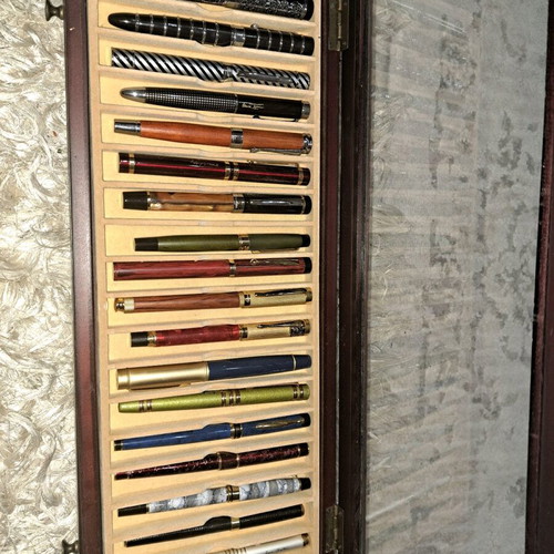 De Agostini collectible pens new, set of 20 with case