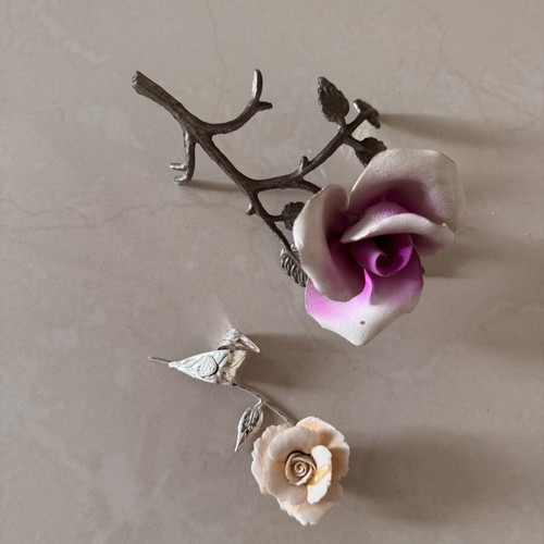 Decorative flowers like new, set of two