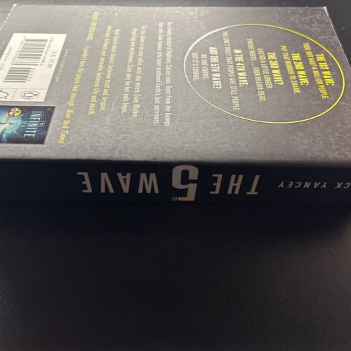 The 5th Wave by Rick Yancey like new, English edition