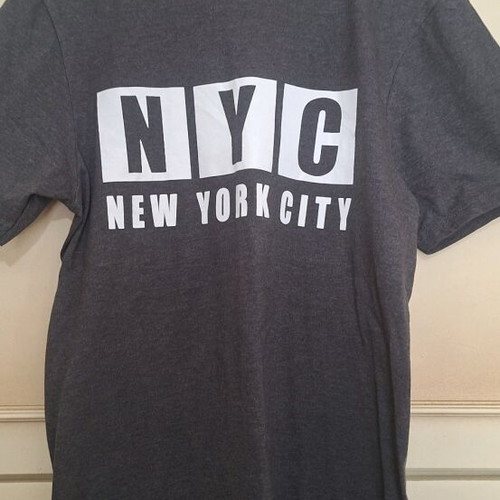 Tshirt gray with New York City print new, size small