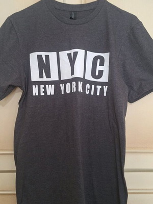 Tshirt gray with New York City print new, size small