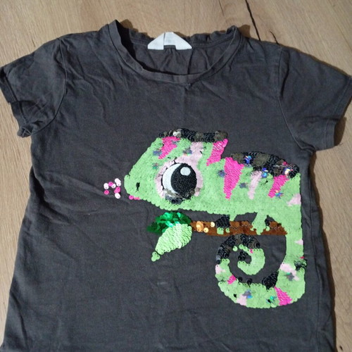 H&M Children's T-shirt size 7-8 years like new, colorful