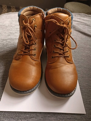 Children's tan ankle boots like new, size 35