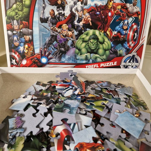 Avengers puzzle 100 pieces like new
