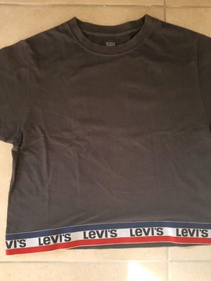 Levi's crop μπλούζα μεταχειρισμένη, μαύρη, με λάστιχο λογότυπο, μέγεθος XS